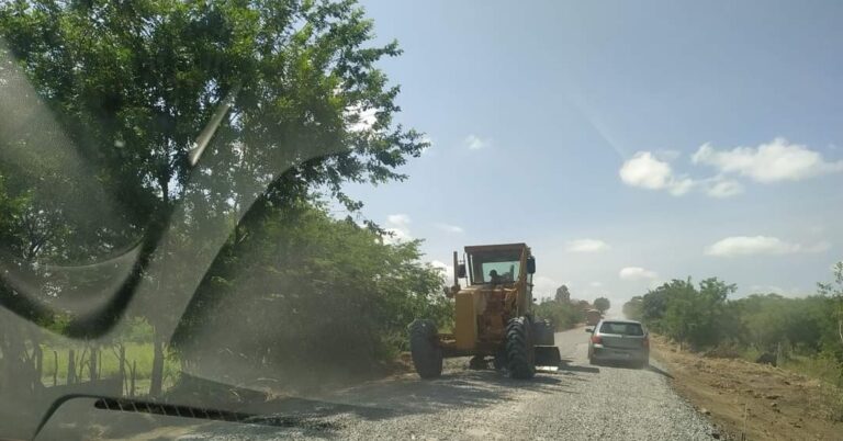 Empresa inicia restauração da rodovia BA 131 entre Antônio Gonçalves e Caém