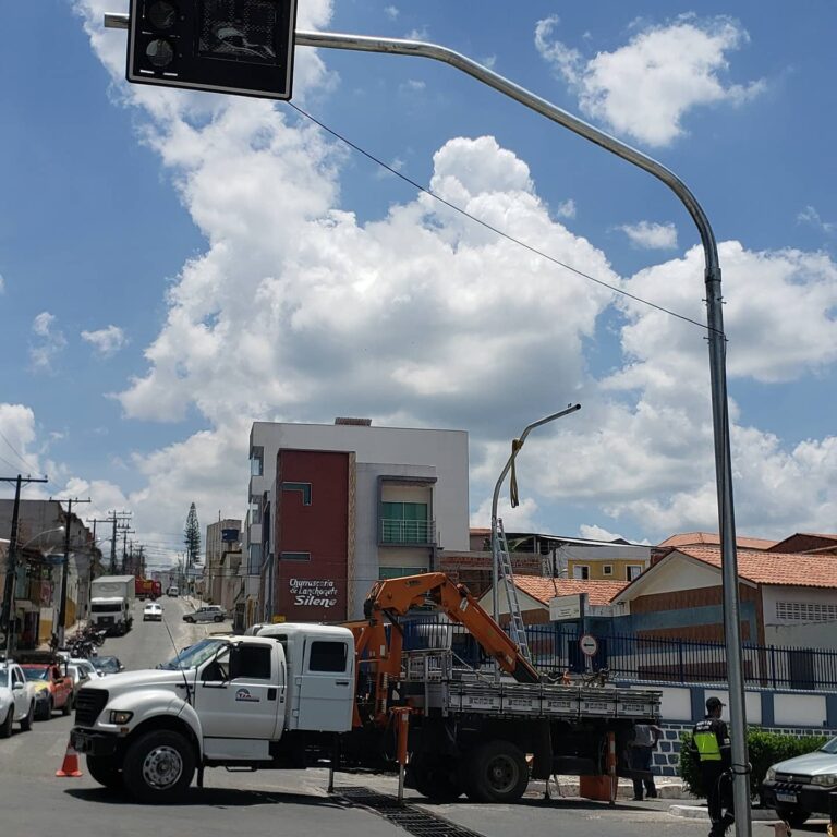 Prefeitura inicia implantação de semáforos em Campo Formoso