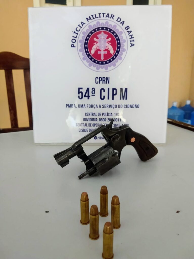 PM prende homem que ameaçava moradores com revólver em povoado de C. Formoso