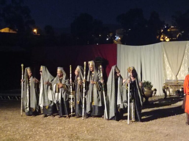Multidão lota estádio de Campo Formoso para assistir peça sobre Jesus Cristo