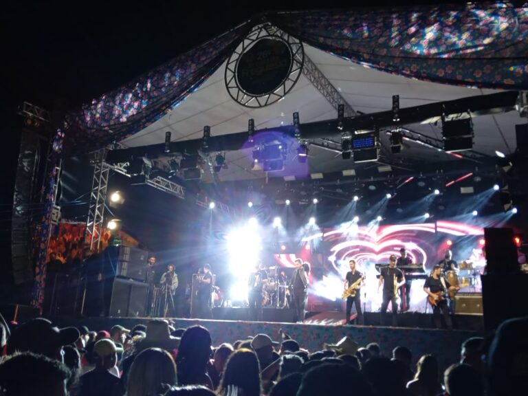 Cantora Celina Borges encerra festejo a Sto. Antônio em Campo Formoso nesta segunda-feira (13)