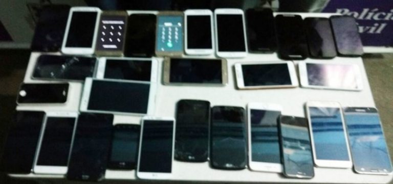 Quadrilha faz roubo de aparelhos celulares durante festa no centro de Campo Formoso