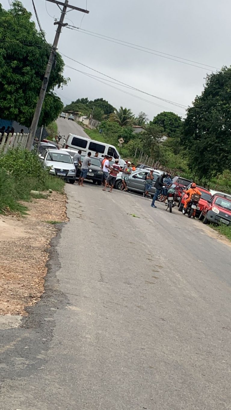 Manifestantes bloqueiam rodovia que dá acesso ao distrito de Tuiutiba