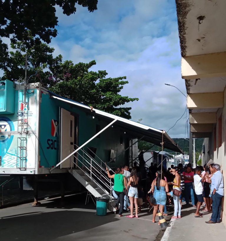 SAC móvel faz atendimentos no centro de Campo Formoso
