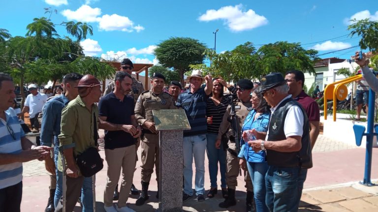 Comunidade de Brejão da Caatinga homenageia policiais mortos por bando de Lampião